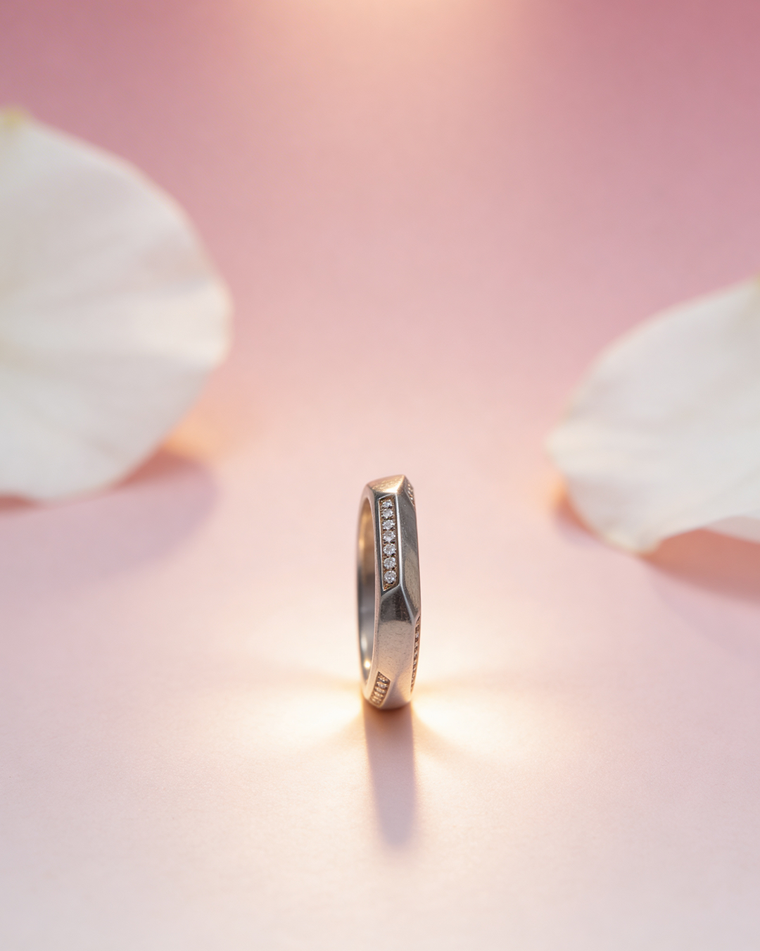 Siora Edge Solitaire Band