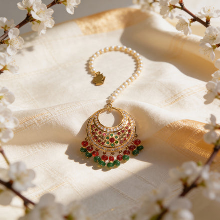 Padma Aura Gold Mang Tikka