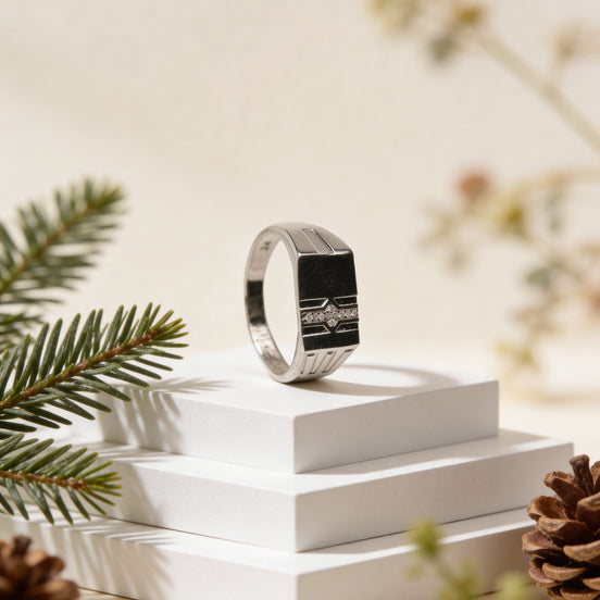 Siora Noir Crest Ring