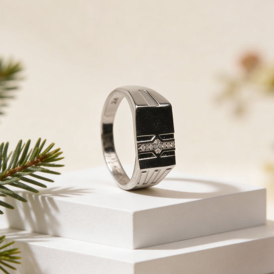 Siora Noir Crest Ring