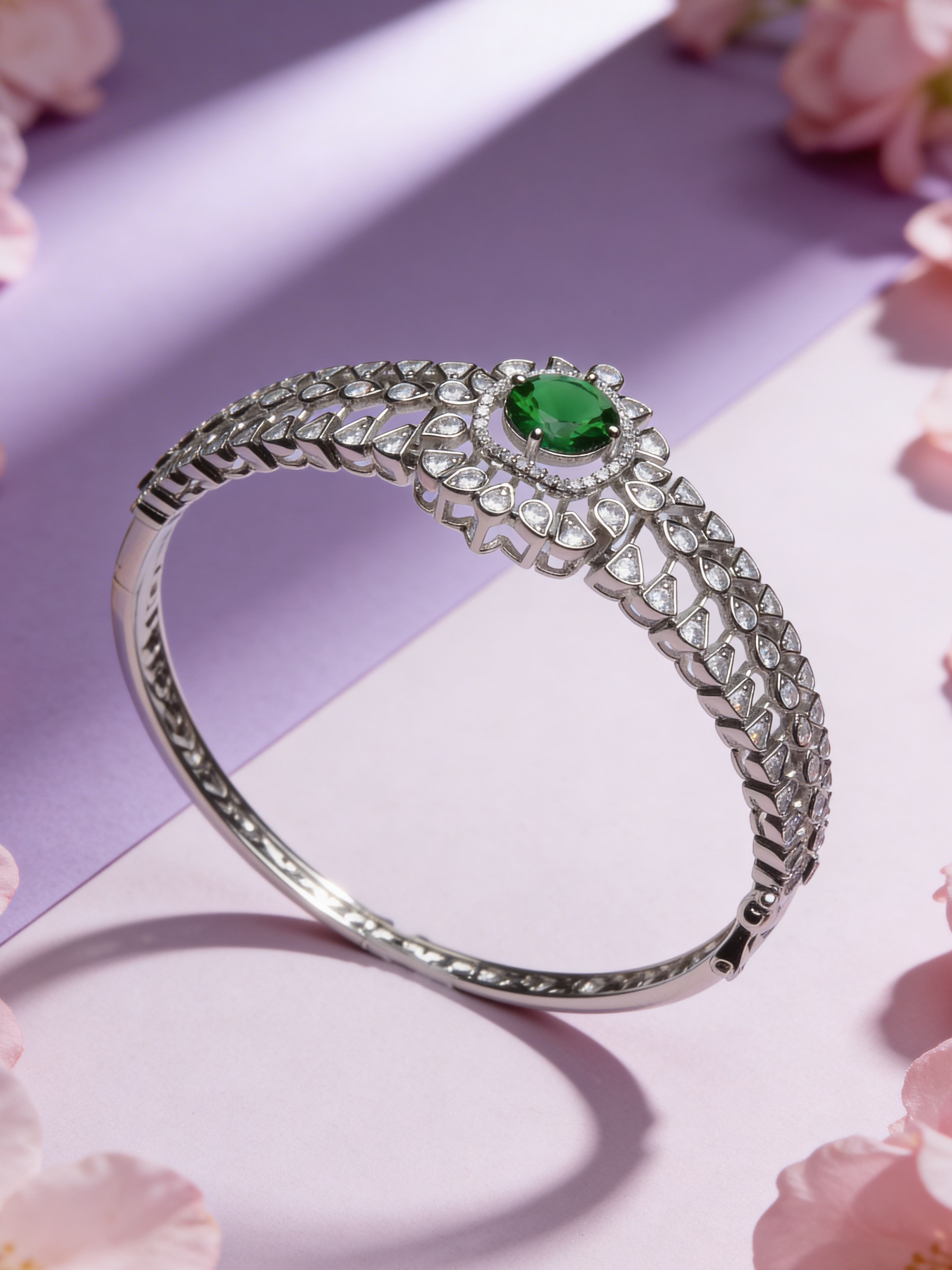 Siora Emerald Petal Kada