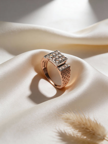 Luxe Elevé Diamond Ring