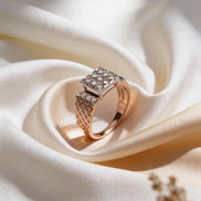 Luxe Elevé Diamond Ring