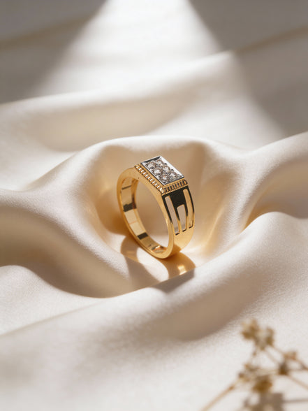 Bella Royale Crest Diamond Ring