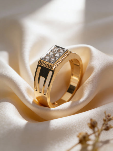 Bella Royale Crest Diamond Ring