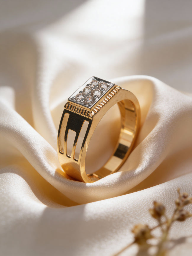 Bella Royale Crest Diamond Ring